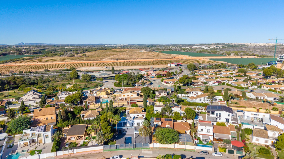 For sale - 4 Bedroom 3 Bathroom House - Detached Villa in Orihuela - Campoamor  - Alicante