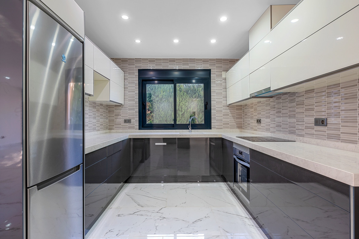 For sale - 4 Bedroom 3 Bathroom House - Detached Villa in Orihuela - Campoamor  - Alicante