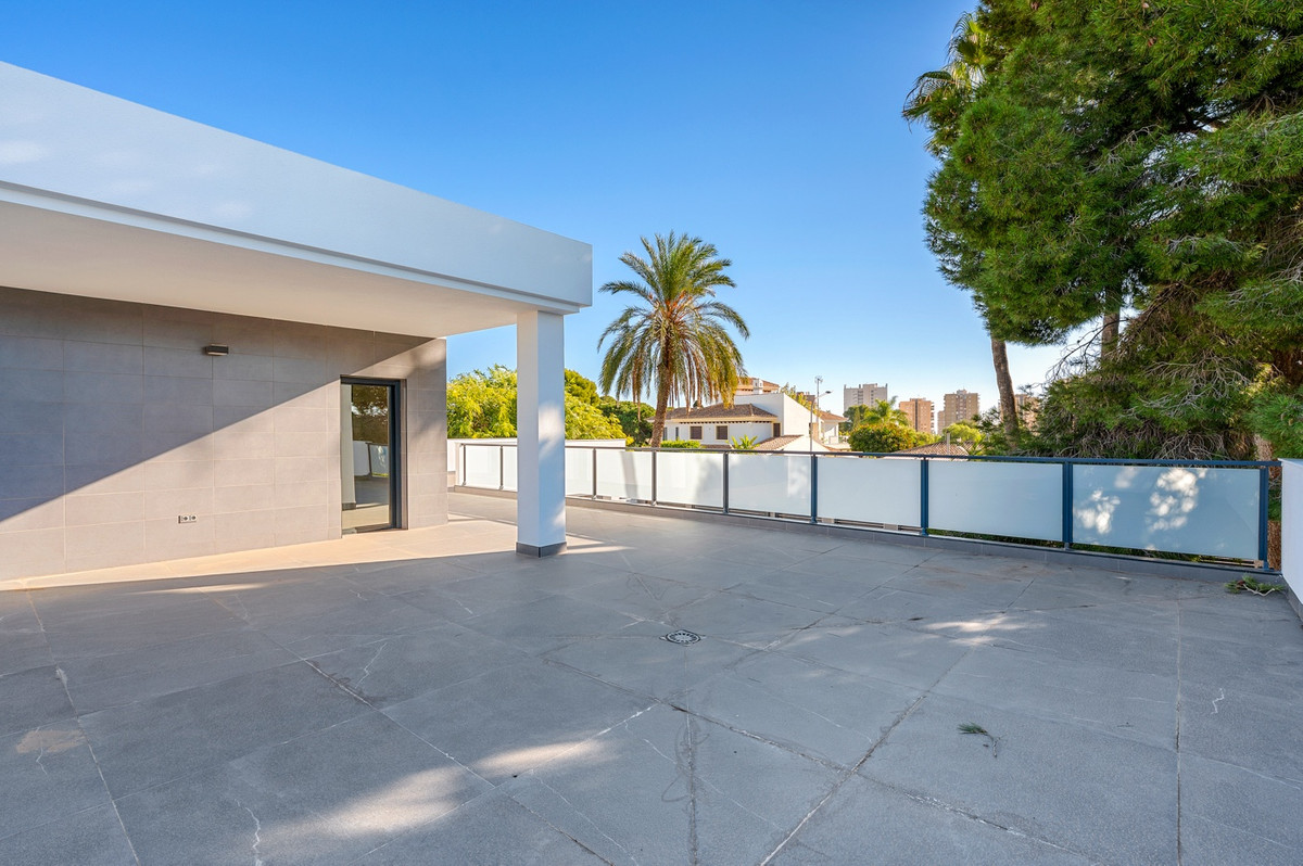 For sale - 4 Bedroom 3 Bathroom Modern Detached Villa in Cabo Roig - Campoamor  - Alicante