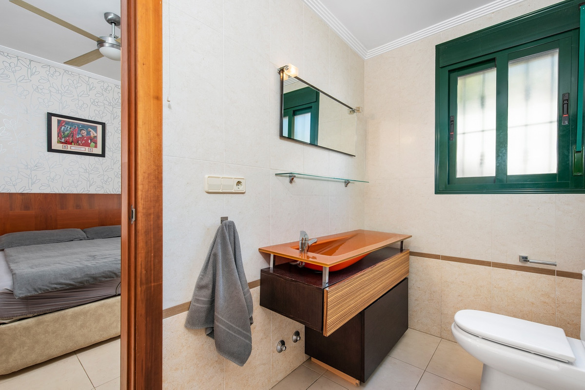 For sale - 4 Bedroom 2 Bathroom House - Detached Villa in Rojales - Ciudad Quesada  - Alicante