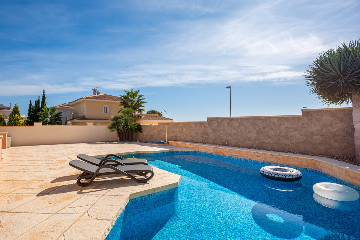 For sale - 4 Bedroom 2 Bathroom House - Detached Villa in Rojales - Ciudad Quesada  - Alicante