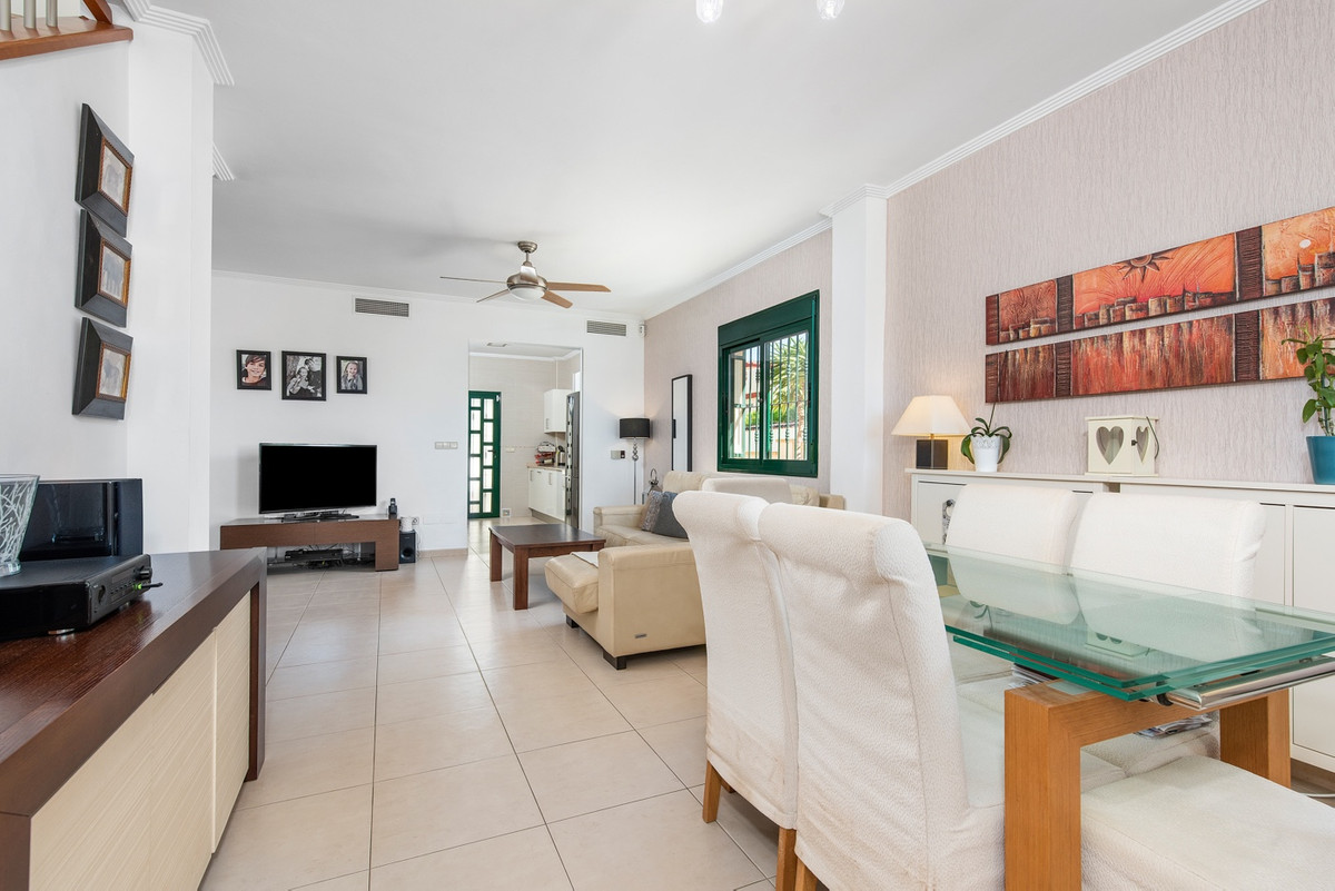 For sale - 4 Bedroom 2 Bathroom House - Detached Villa in Rojales - Ciudad Quesada  - Alicante