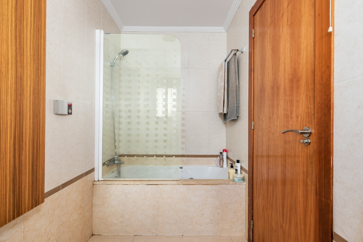 For sale - 4 Bedroom 2 Bathroom House - Detached Villa in Rojales - Ciudad Quesada  - Alicante