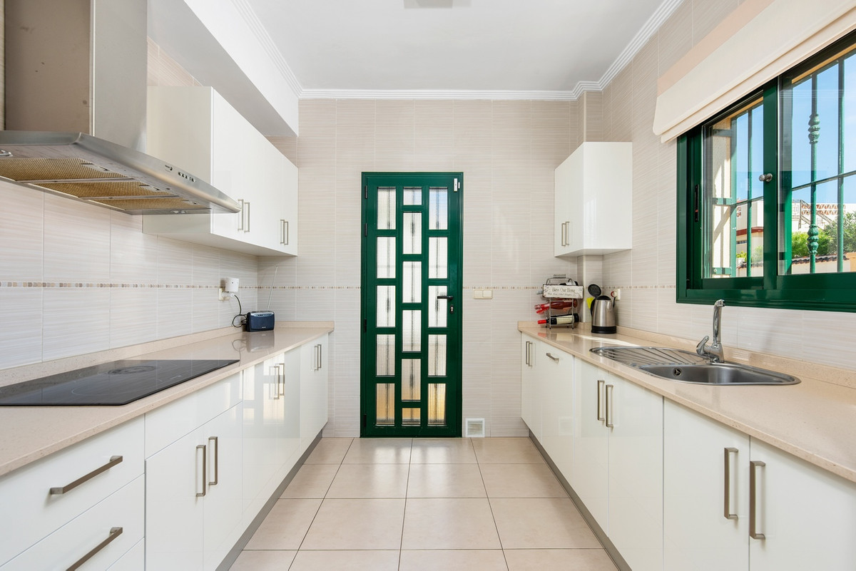 For sale - 4 Bedroom 2 Bathroom House - Detached Villa in Rojales - Ciudad Quesada  - Alicante