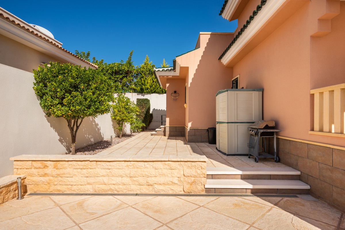 For sale - 4 Bedroom 2 Bathroom House - Detached Villa in Rojales - Ciudad Quesada  - Alicante