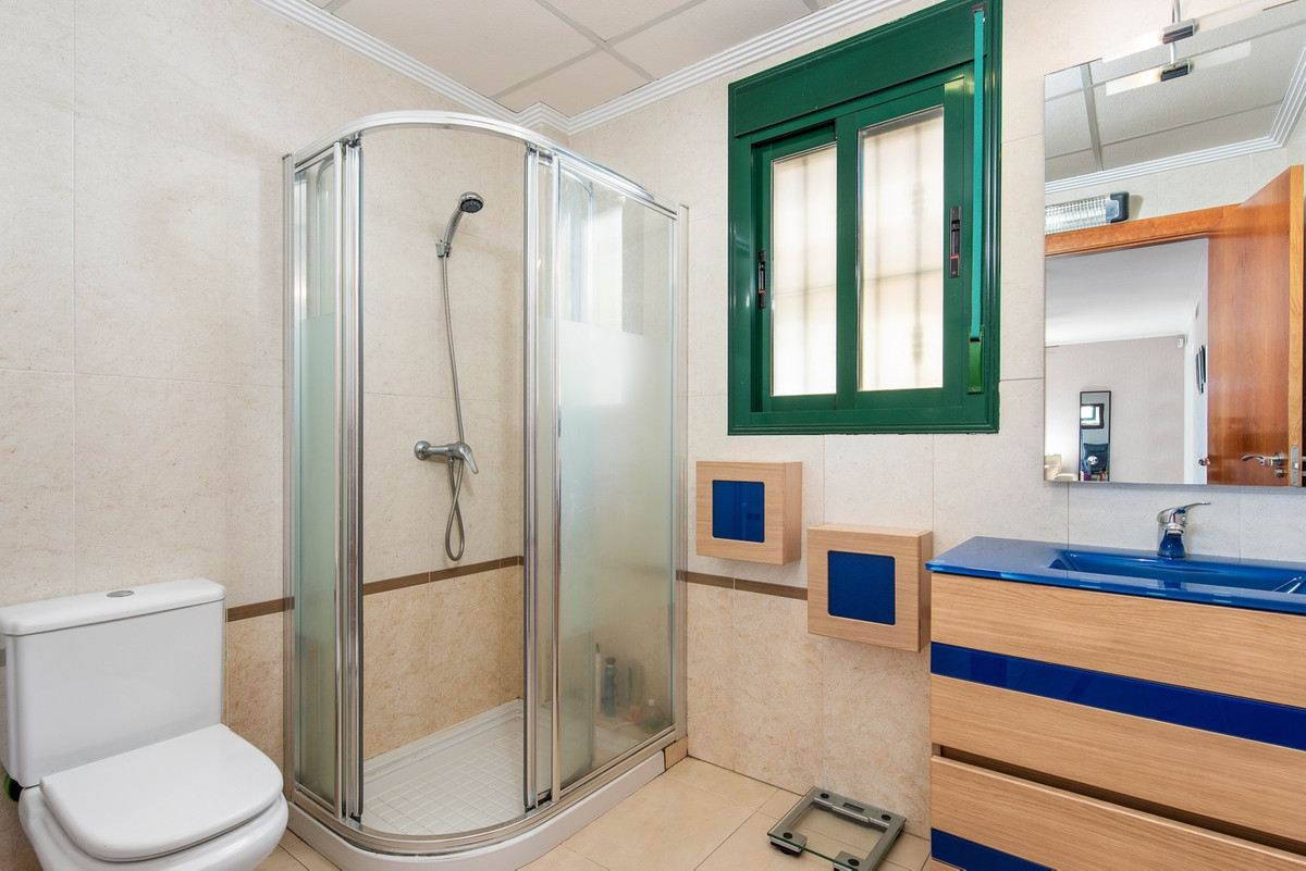 For sale - 4 Bedroom 2 Bathroom House - Detached Villa in Rojales - Ciudad Quesada  - Alicante