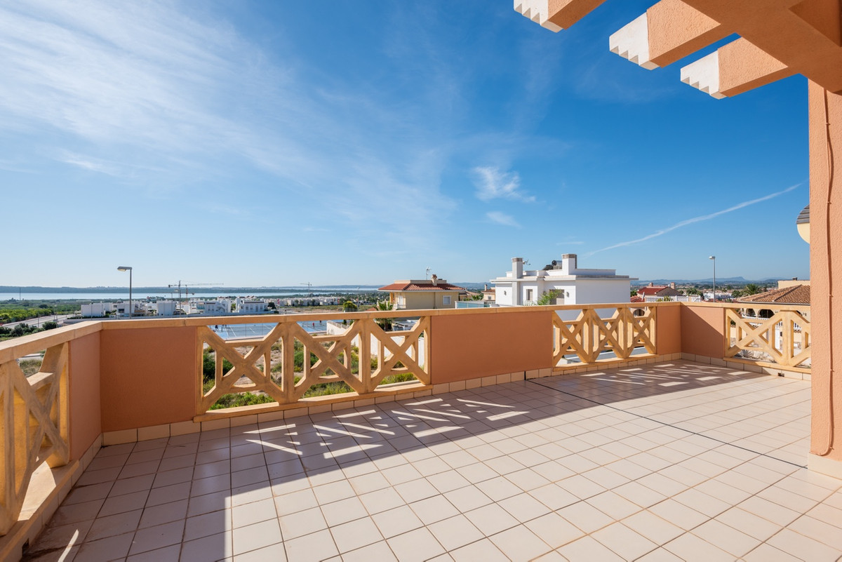 For sale - 4 Bedroom 2 Bathroom House - Detached Villa in Rojales - Ciudad Quesada  - Alicante