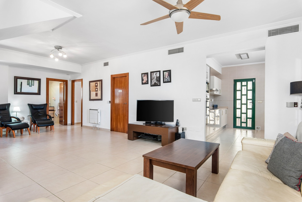 For sale - 4 Bedroom 2 Bathroom House - Detached Villa in Rojales - Ciudad Quesada  - Alicante