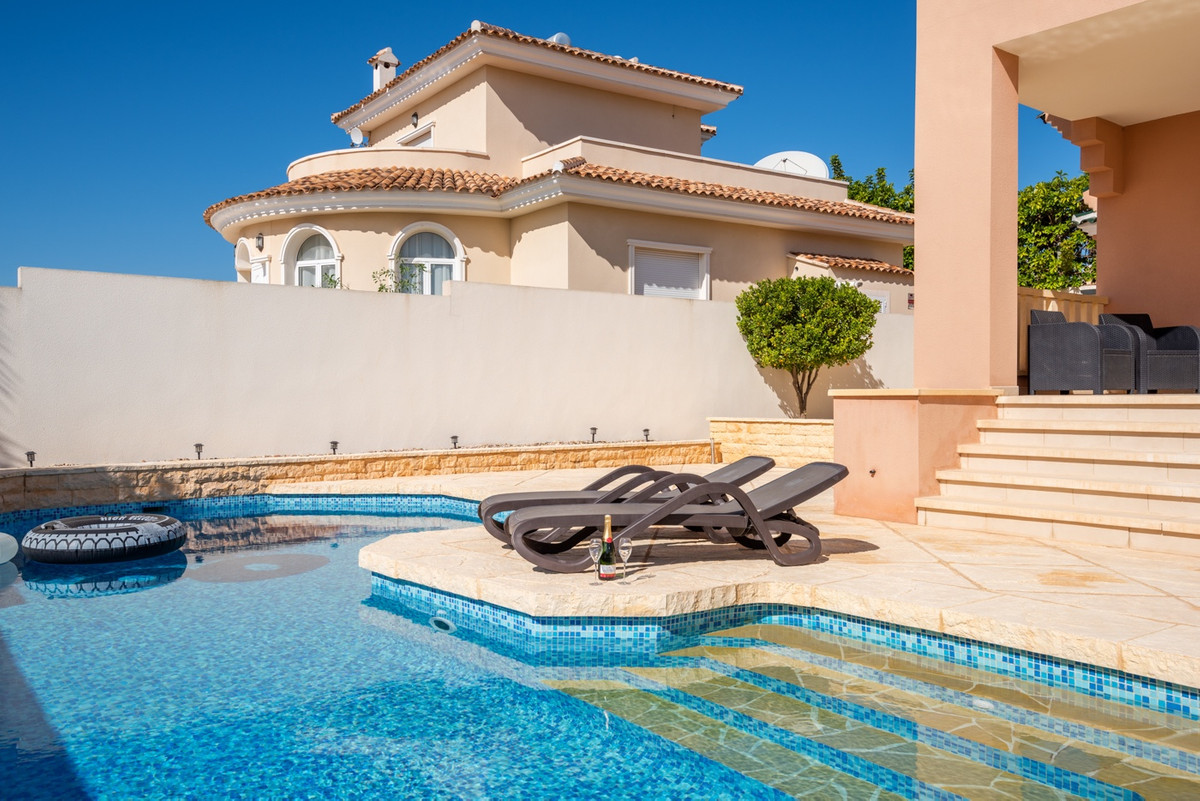 For sale - 4 Bedroom 2 Bathroom House - Detached Villa in Rojales - Ciudad Quesada  - Alicante
