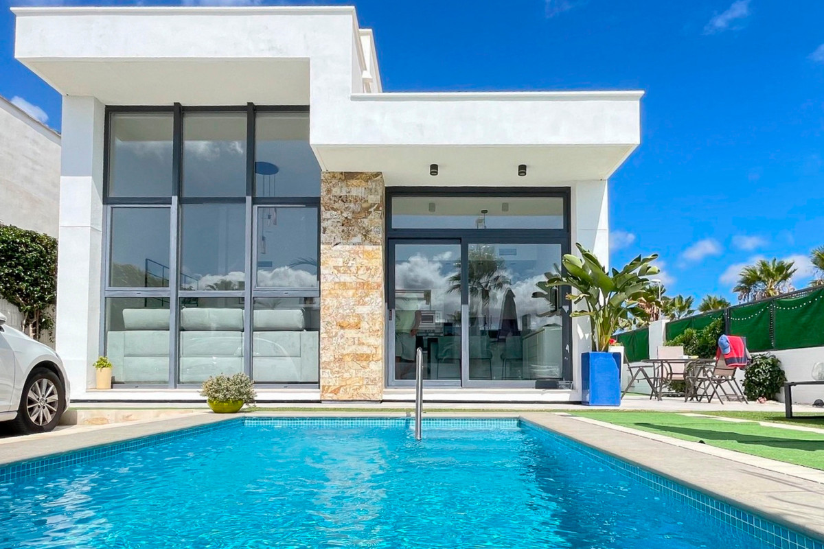 For sale - 2 Bedroom 2 Bathroom House - Detached Villa in Rojales - Rojales Centro  - Alicante