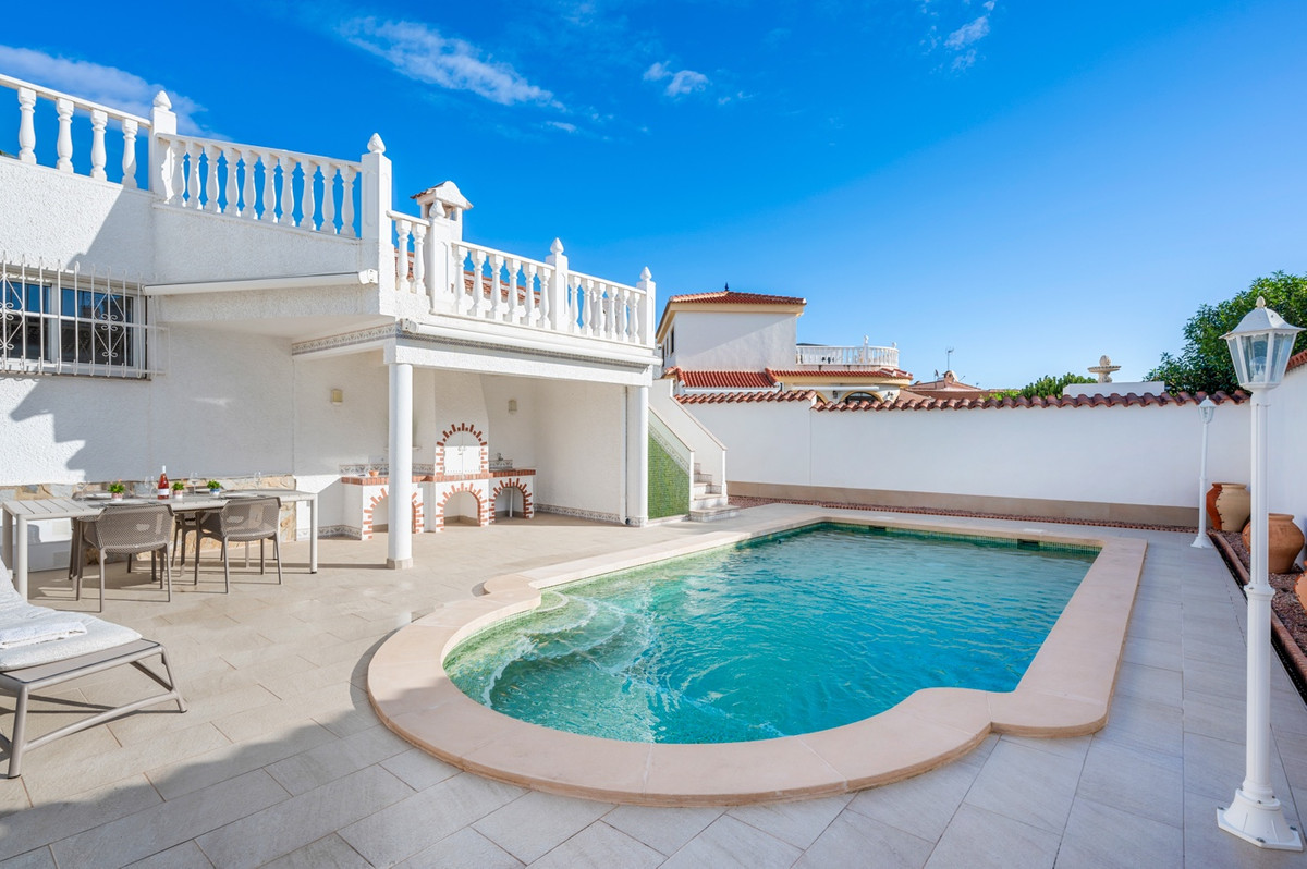 For sale - 3 Bedroom 2 Bathroom House - Detached Villa in Rojales - Rojales Centro  - Alicante