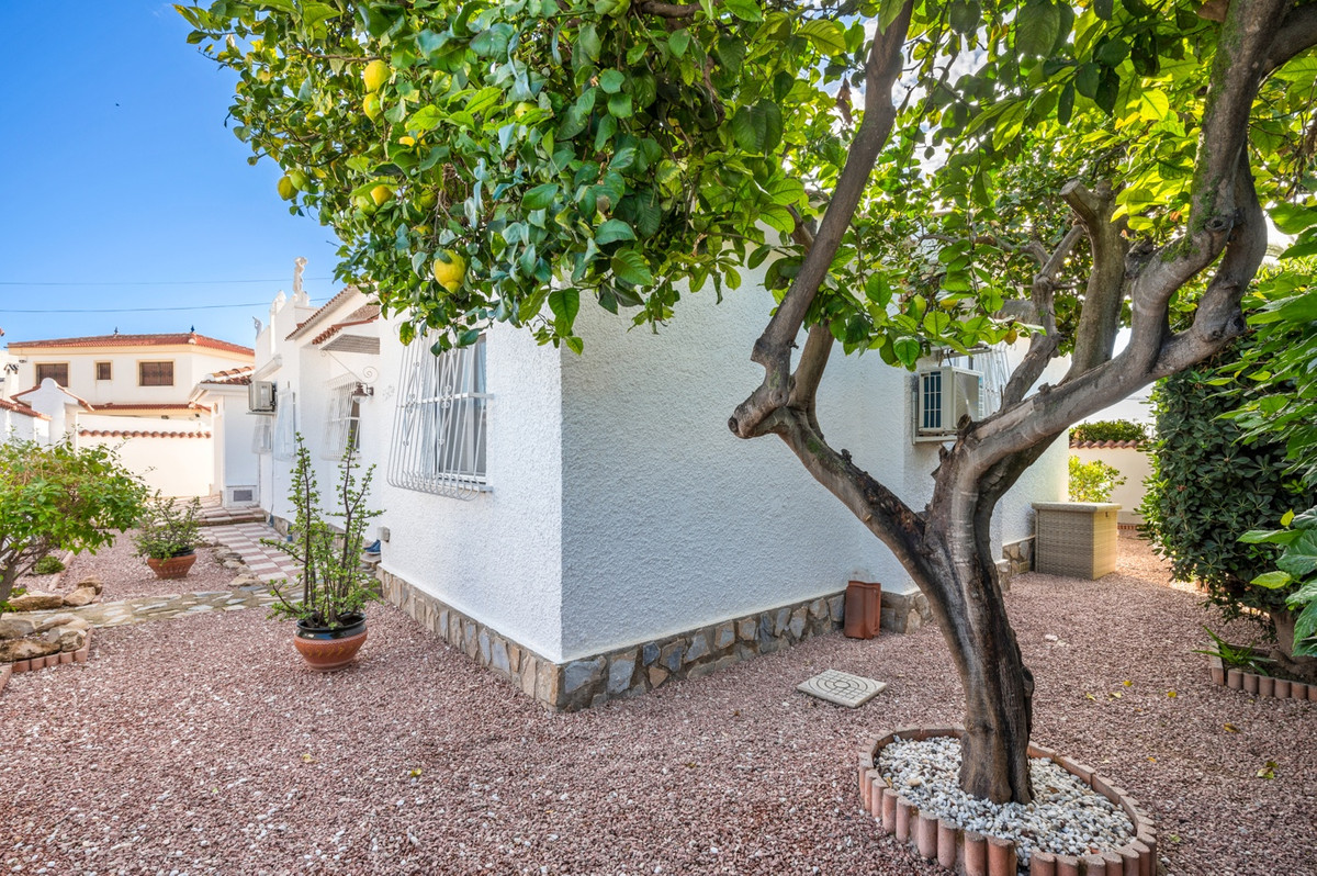 For sale - 3 Bedroom 2 Bathroom House - Detached Villa in Rojales - Rojales Centro  - Alicante