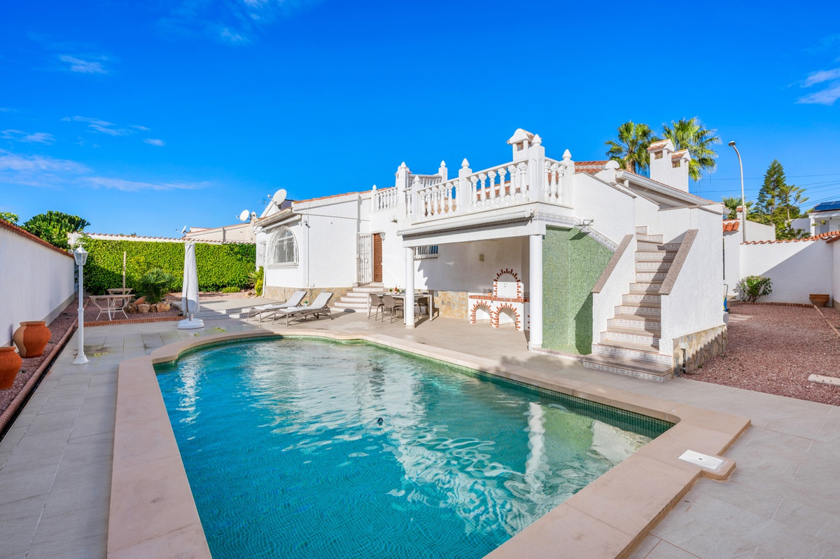 For sale - 3 Bedroom 2 Bathroom House - Detached Villa in Rojales - Rojales Centro  - Alicante