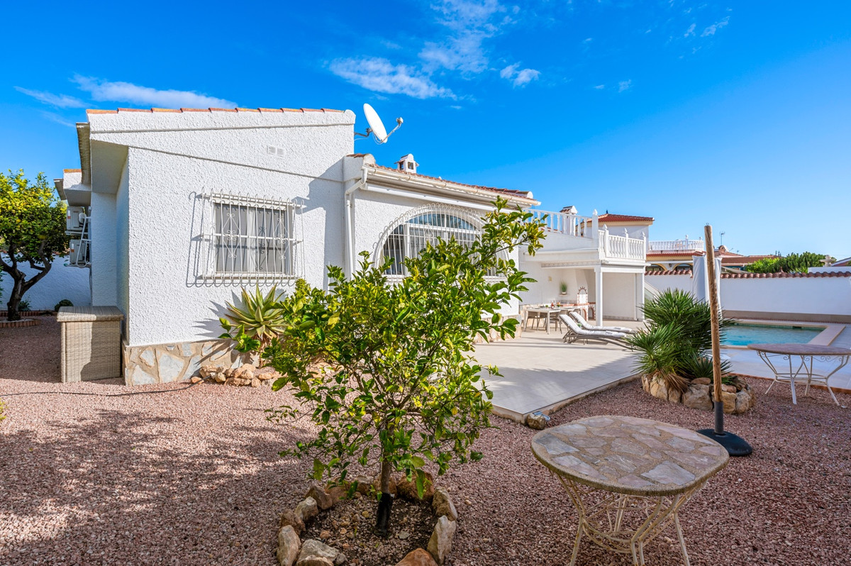 For sale - 3 Bedroom 2 Bathroom House - Detached Villa in Rojales - Rojales Centro  - Alicante