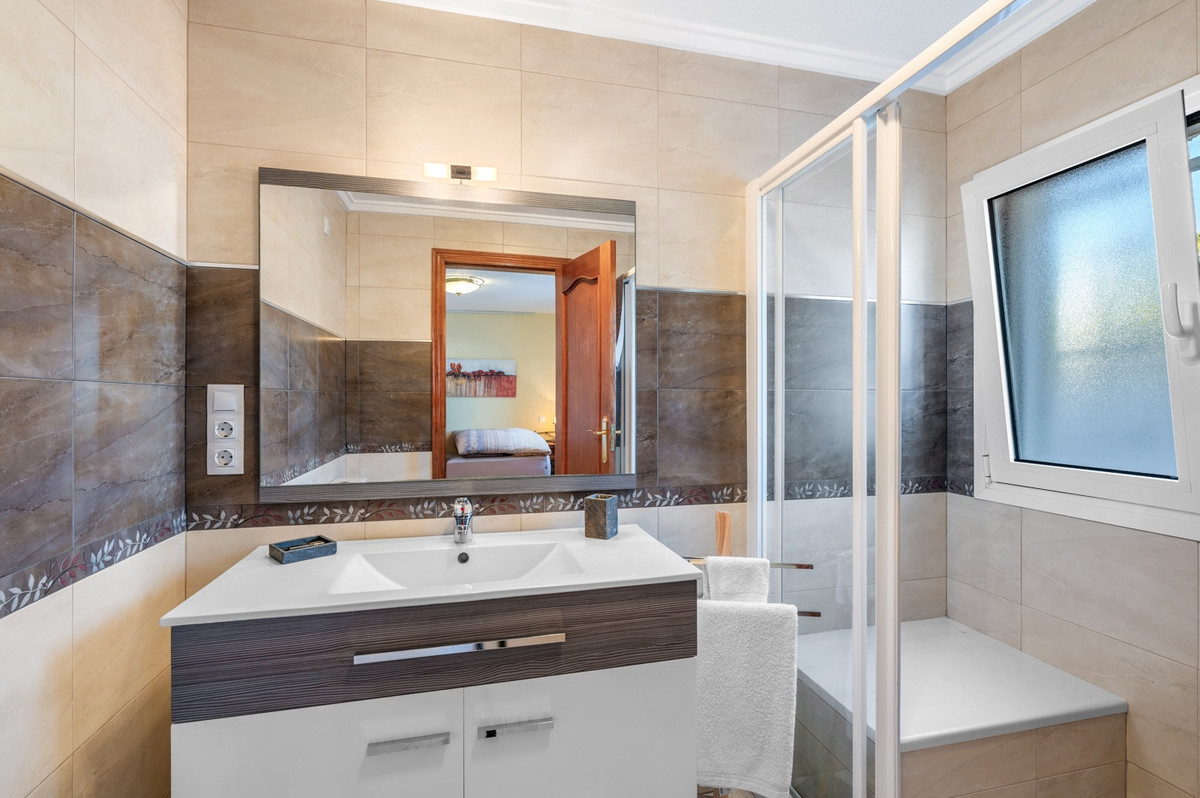 For sale - 3 Bedroom 2 Bathroom House - Detached Villa in Rojales - Rojales Centro  - Alicante