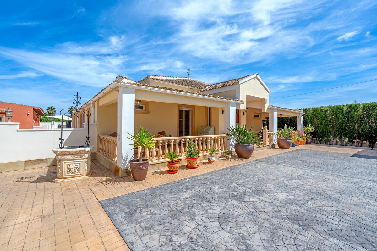 For sale - 6 Bedroom 3 Bathroom House - Finca - Cortijo in Almoradi - Almoradi Centro  - Alicante