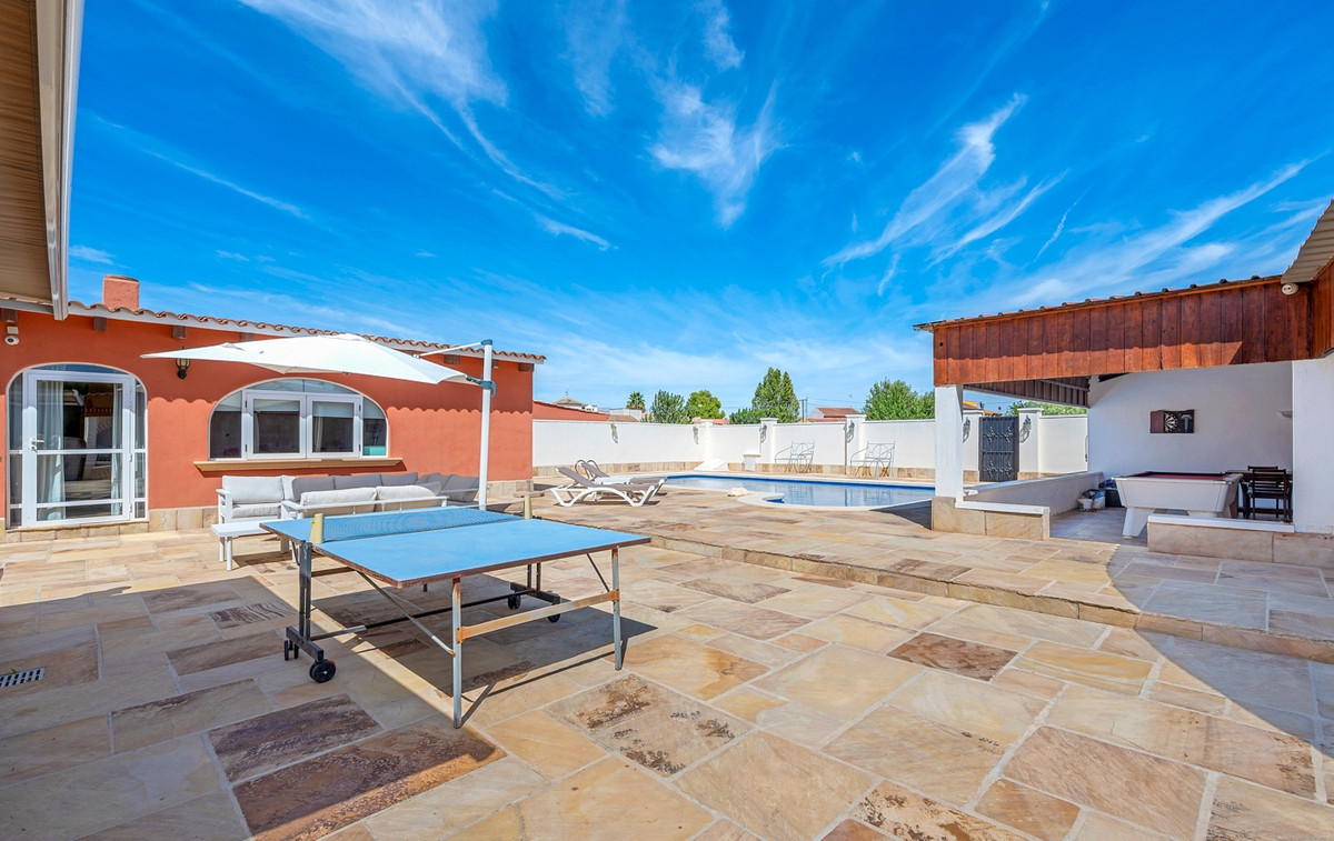 For sale - 6 Bedroom 3 Bathroom House - Finca - Cortijo in Almoradi - Almoradi Centro  - Alicante