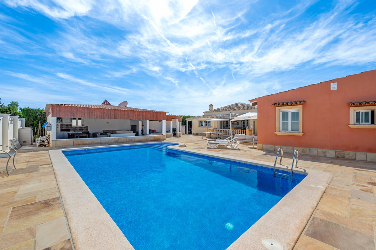 For sale - 6 Bedroom 3 Bathroom House - Finca - Cortijo in Almoradi - Almoradi Centro  - Alicante