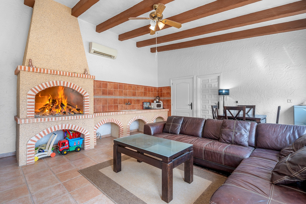 For sale - 6 Bedroom 3 Bathroom House - Finca - Cortijo in Almoradi - Almoradi Centro  - Alicante