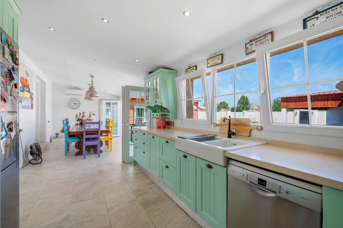 For sale - 6 Bedroom 3 Bathroom House - Finca - Cortijo in Almoradi - Almoradi Centro  - Alicante