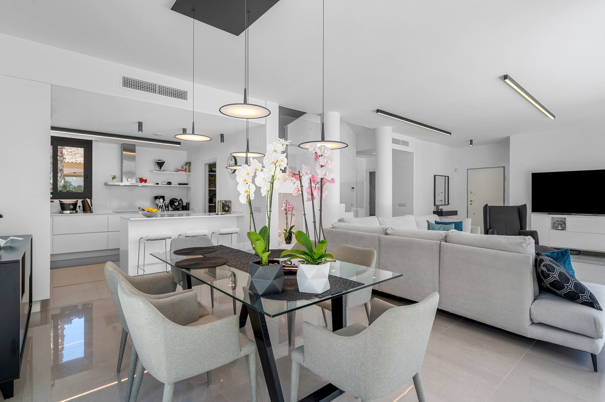 For sale - 4 Bedroom 3 Bathroom House - Detached Villa in Guardamar del Segura - Guardamar del Segura Centro  - Alicante