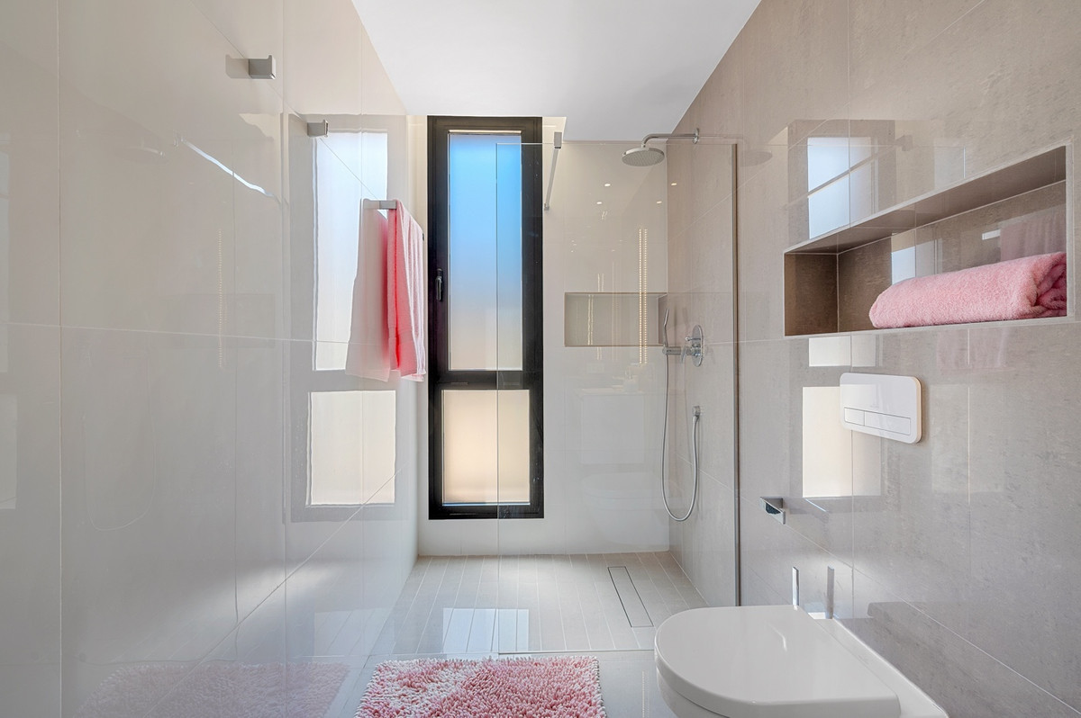 For sale - 4 Bedroom 3 Bathroom House - Detached Villa in Guardamar del Segura - Guardamar del Segura Centro  - Alicante