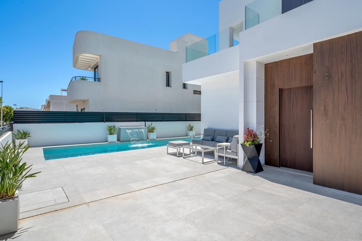 For sale - 4 Bedroom 3 Bathroom House - Detached Villa in Guardamar del Segura - Guardamar del Segura Centro  - Alicante