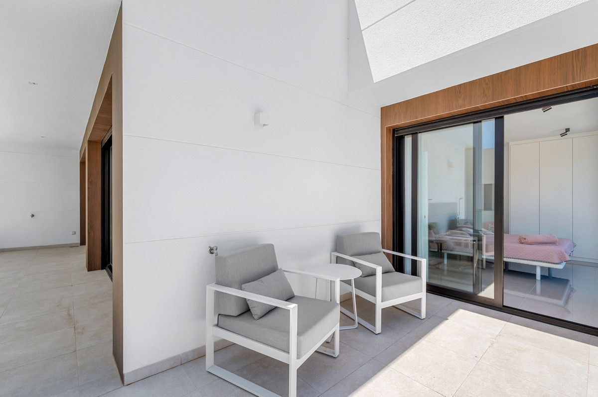 For sale - 4 Bedroom 3 Bathroom House - Detached Villa in Guardamar del Segura - Guardamar del Segura Centro  - Alicante