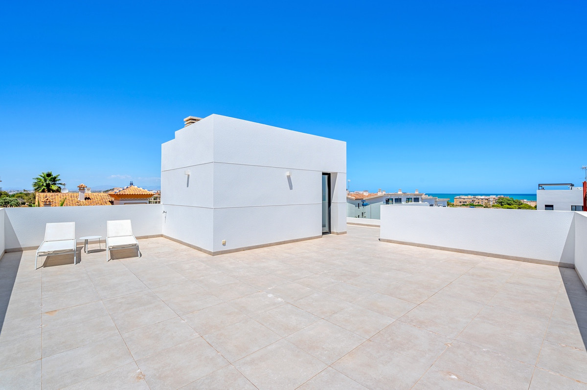For sale - 4 Bedroom 3 Bathroom House - Detached Villa in Guardamar del Segura - Guardamar del Segura Centro  - Alicante