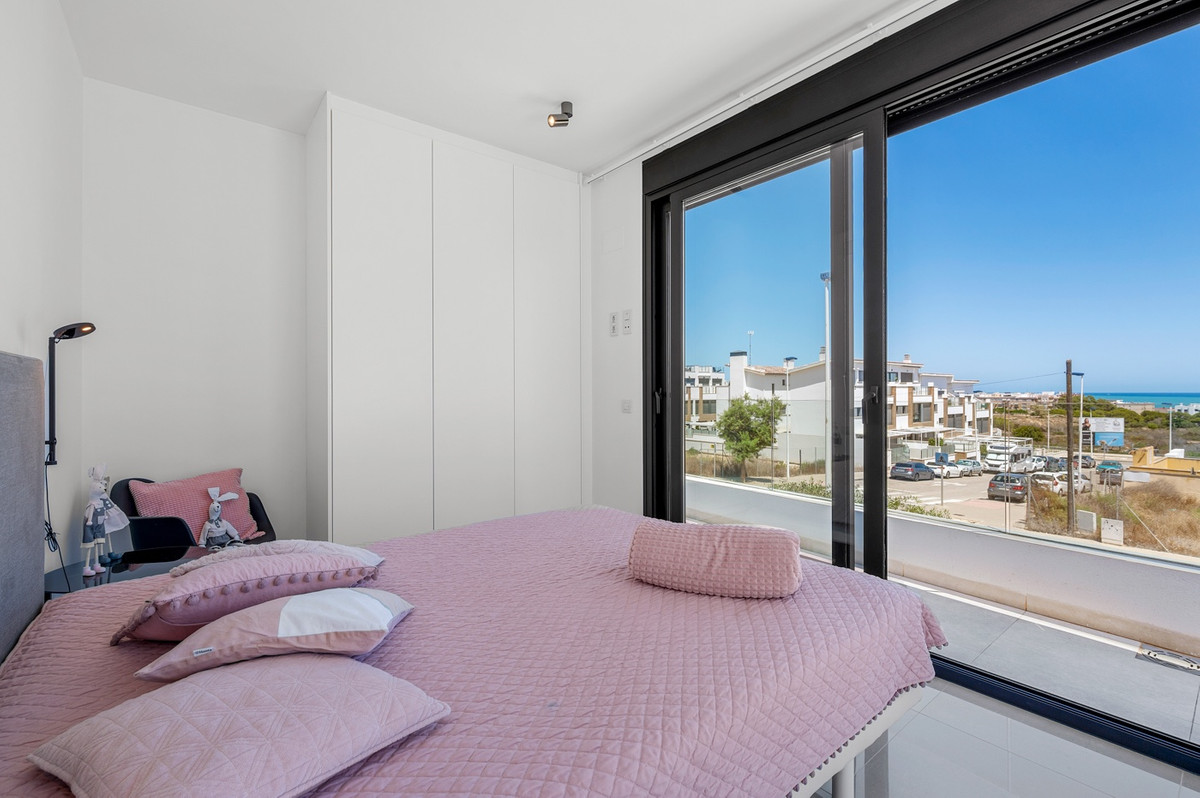 For sale - 4 Bedroom 3 Bathroom House - Detached Villa in Guardamar del Segura - Guardamar del Segura Centro  - Alicante