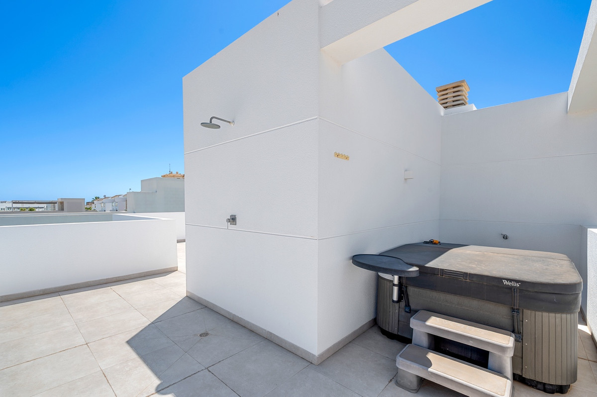 For sale - 4 Bedroom 3 Bathroom House - Detached Villa in Guardamar del Segura - Guardamar del Segura Centro  - Alicante