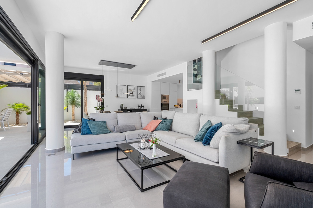 For sale - 4 Bedroom 3 Bathroom House - Detached Villa in Guardamar del Segura - Guardamar del Segura Centro  - Alicante