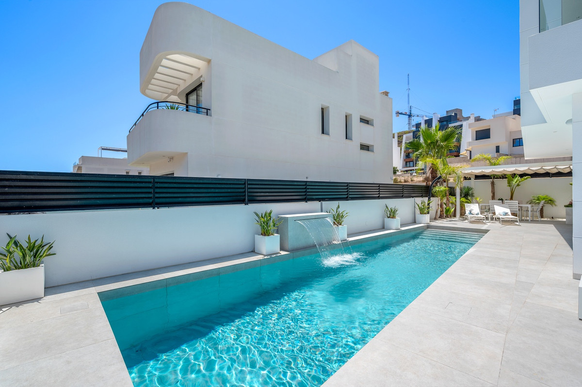 For sale - 4 Bedroom 3 Bathroom House - Detached Villa in Guardamar del Segura - Guardamar del Segura Centro  - Alicante