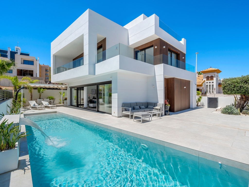 4 Bedroom 3 Bathroom House - Detached Villa in Guardamar del Segura