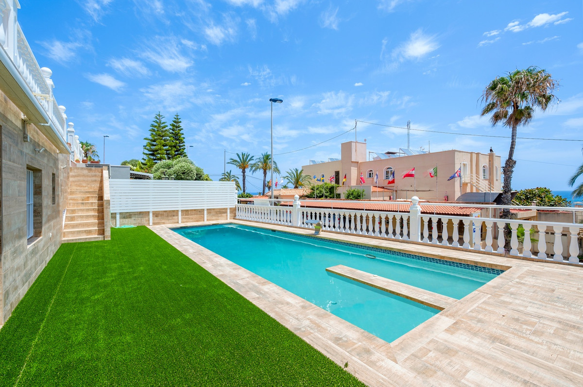 For sale - 4 Bedroom 3 Bathroom House - Detached Villa in Torrevieja - Torrevieja Centro  - Alicante
