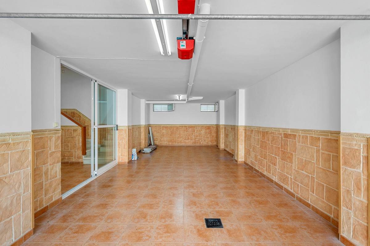 For sale - 4 Bedroom 3 Bathroom House - Detached Villa in Torrevieja - Torrevieja Centro  - Alicante