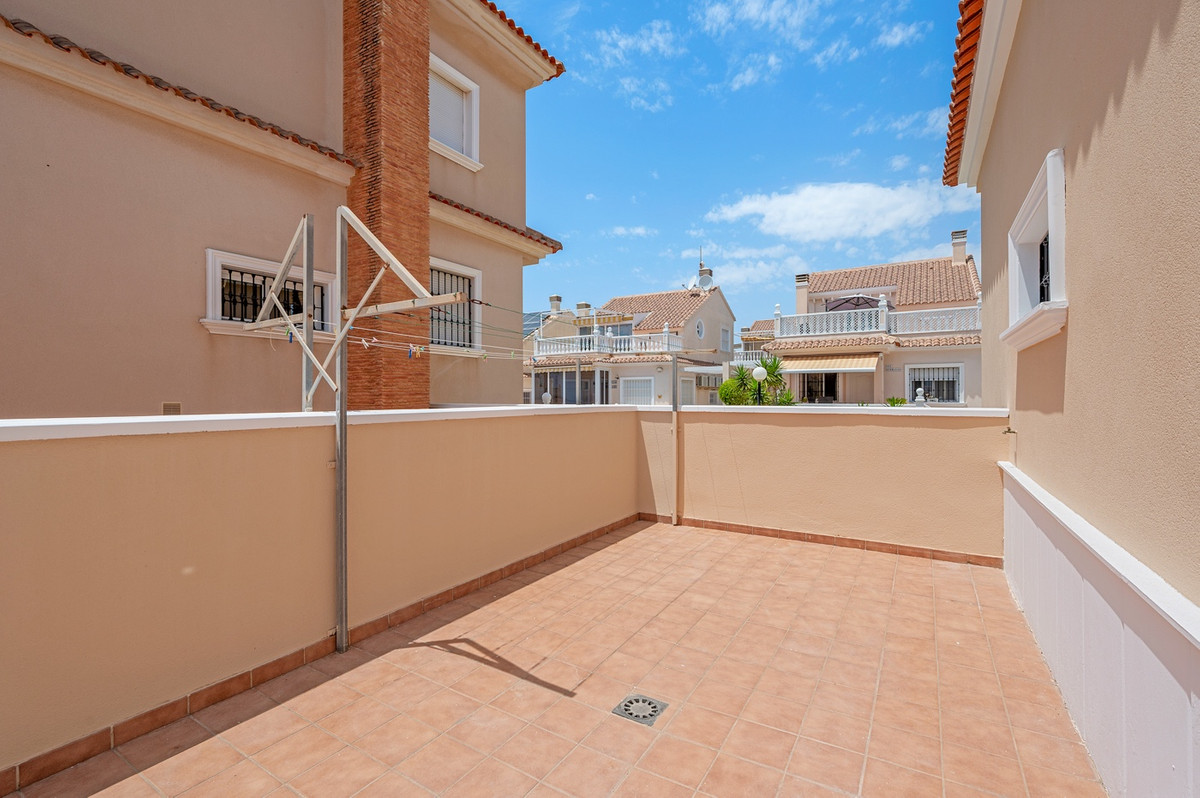 For sale - 4 Bedroom 3 Bathroom House - Detached Villa in Torrevieja - Torrevieja Centro  - Alicante