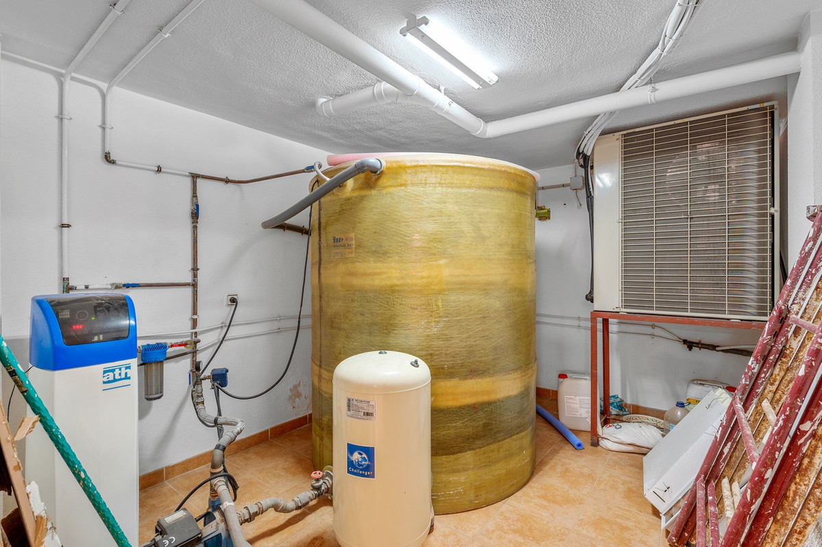 For sale - 4 Bedroom 3 Bathroom House - Detached Villa in Torrevieja - Torrevieja Centro  - Alicante