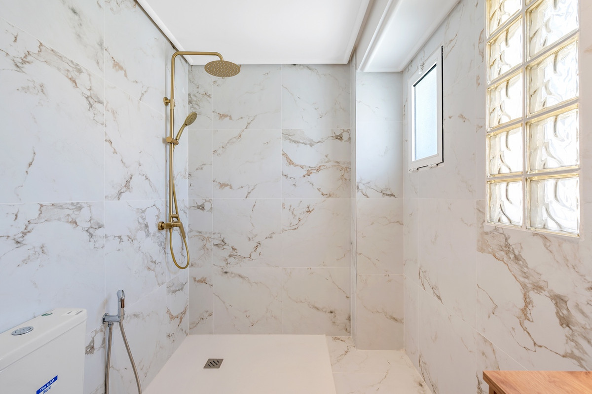 For sale - 4 Bedroom 3 Bathroom House - Detached Villa in Torrevieja - Torrevieja Centro  - Alicante