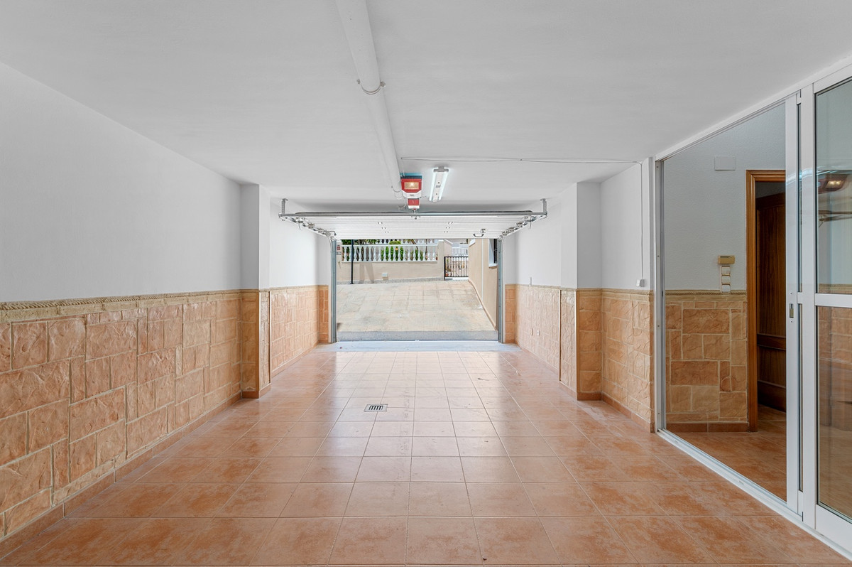 For sale - 4 Bedroom 3 Bathroom House - Detached Villa in Torrevieja - Torrevieja Centro  - Alicante