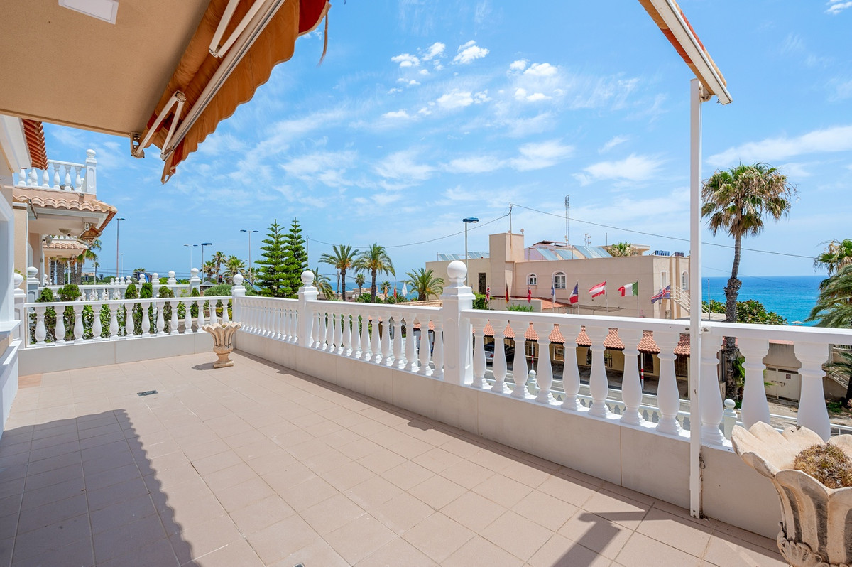 For sale - 4 Bedroom 3 Bathroom House - Detached Villa in Torrevieja - Torrevieja Centro  - Alicante