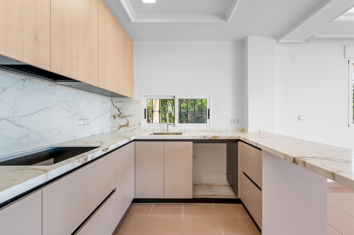 For sale - 4 Bedroom 3 Bathroom House - Detached Villa in Torrevieja - Torrevieja Centro  - Alicante