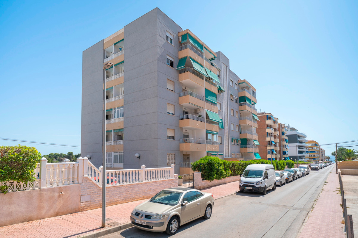 For sale - 2 Bedroom 2 Bathroom Apartment - Middle Floor Apartment in Orihuela - Punta Prima  - Alicante
