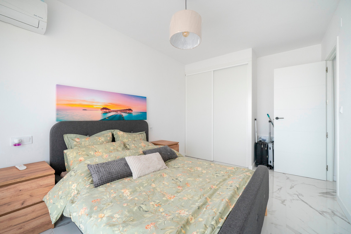 For sale - 2 Bedroom 2 Bathroom Apartment - Middle Floor Apartment in Orihuela - Punta Prima  - Alicante