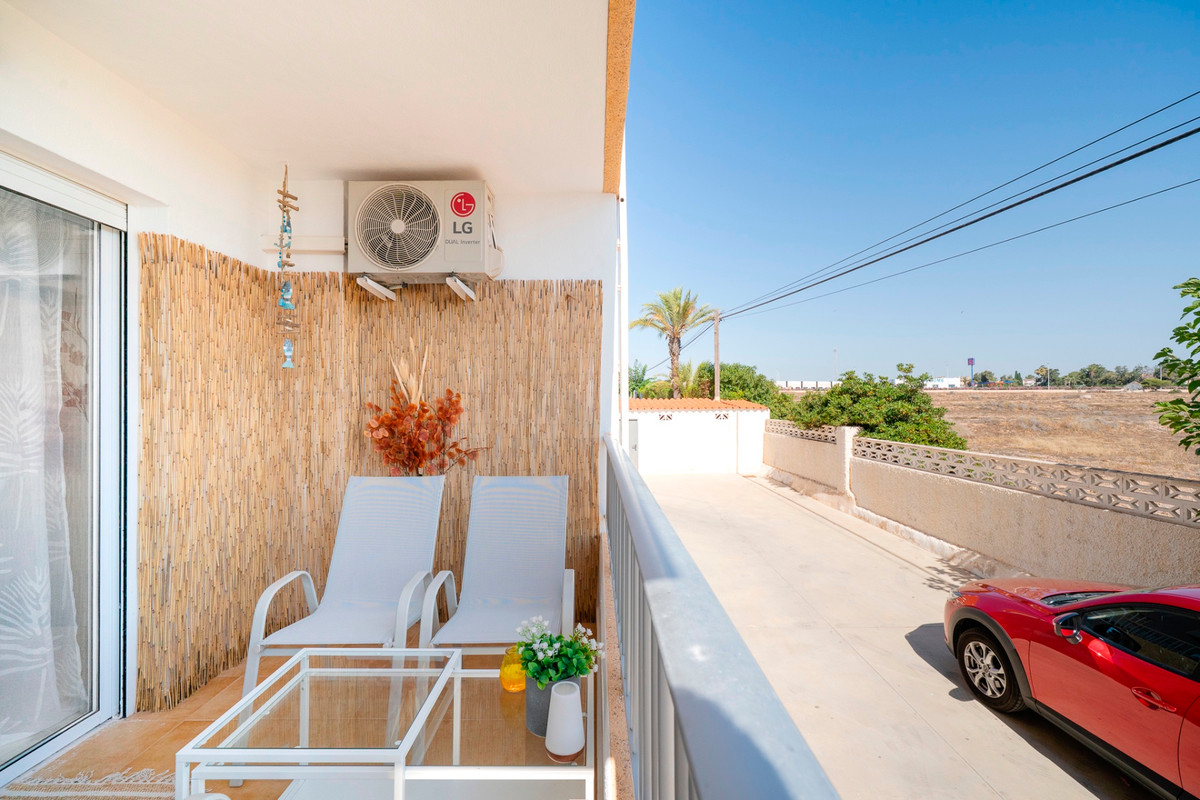 For sale - 2 Bedroom 2 Bathroom Apartment - Middle Floor Apartment in Orihuela - Punta Prima  - Alicante