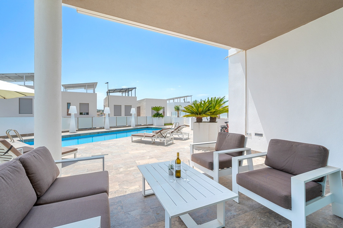 For sale - 3 Bedroom 2 Bathroom House - Detached Villa in Orihuela - Villamartin  - Alicante
