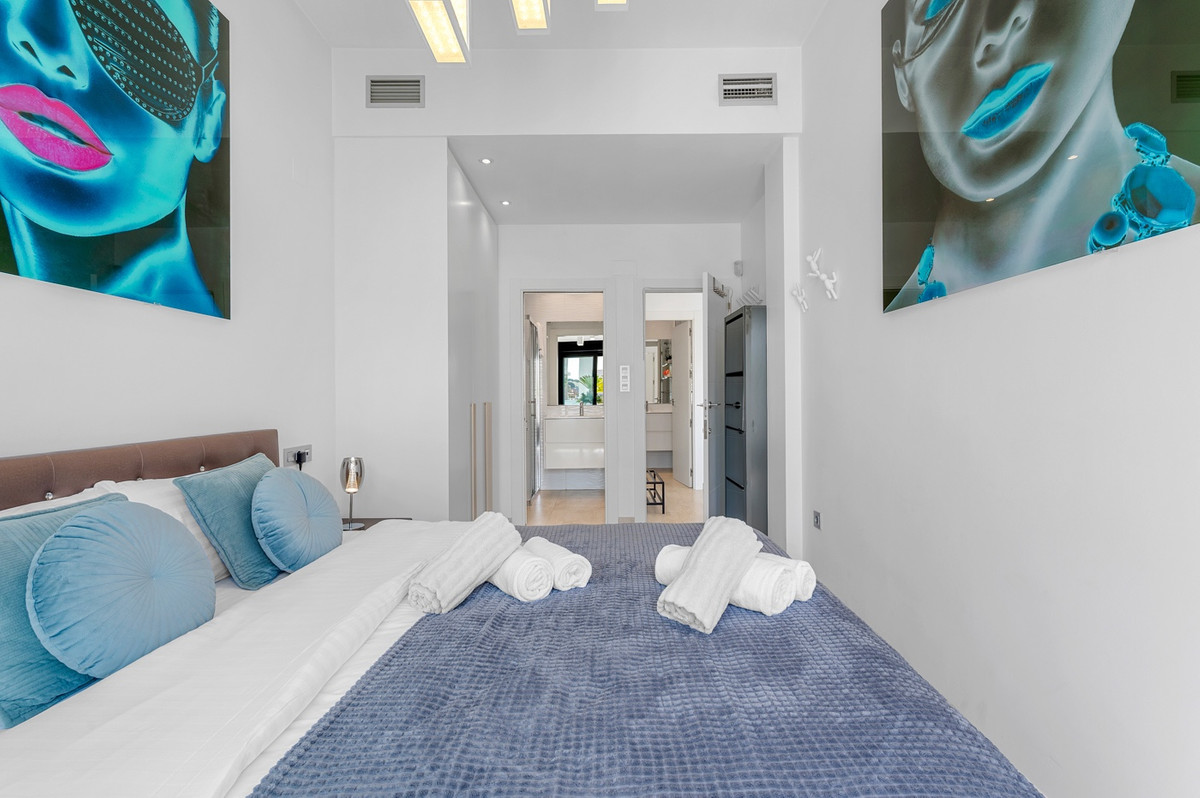 For sale - 3 Bedroom 2 Bathroom House - Detached Villa in Orihuela - Villamartin  - Alicante