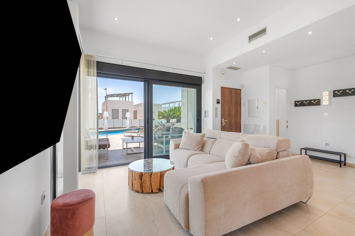 For sale - 3 Bedroom 2 Bathroom House - Detached Villa in Orihuela - Villamartin  - Alicante