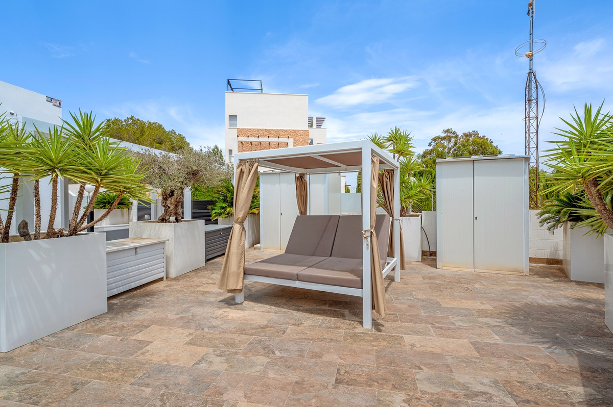 For sale - 3 Bedroom 2 Bathroom House - Detached Villa in Orihuela - Villamartin  - Alicante