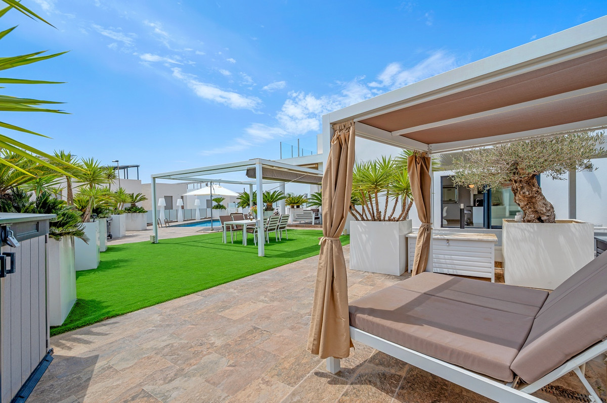 For sale - 3 Bedroom 2 Bathroom House - Detached Villa in Orihuela - Villamartin  - Alicante